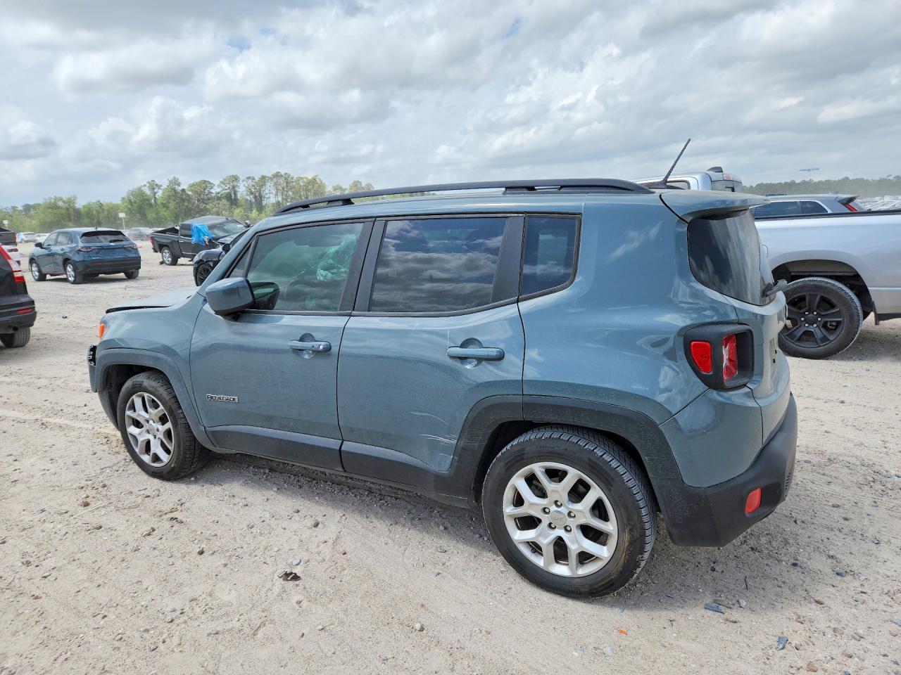 2017 Jeep Renegade Latitude - zdjęcie 2