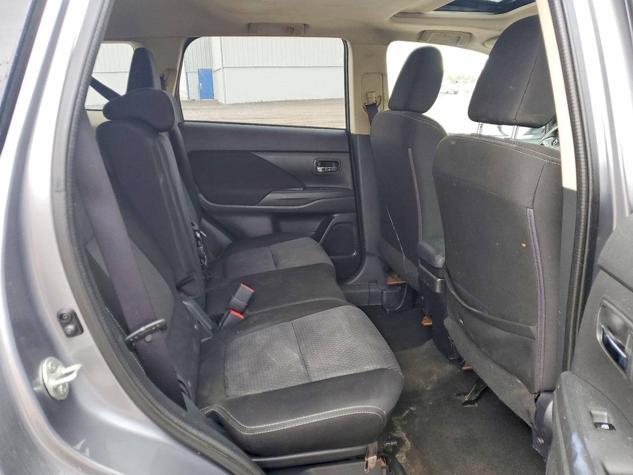 2017 Mitsubishi Outlander Se - zdjęcie 11