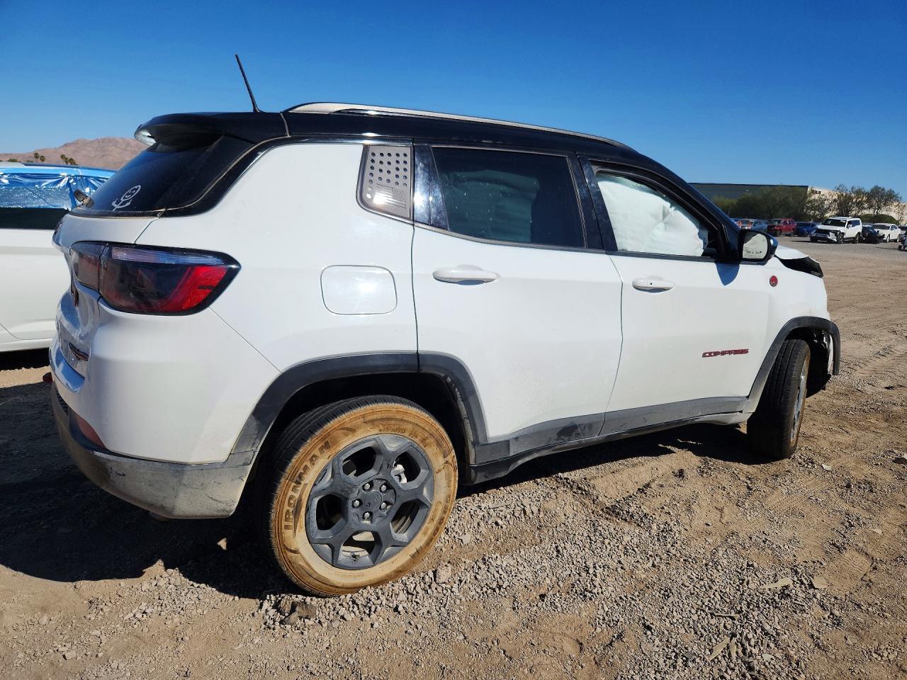 2023 Jeep Compass Trailhawk - zdjęcie 3