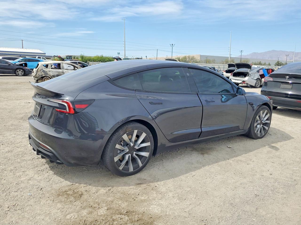 2024 Tesla Model 3 - zdjęcie 3