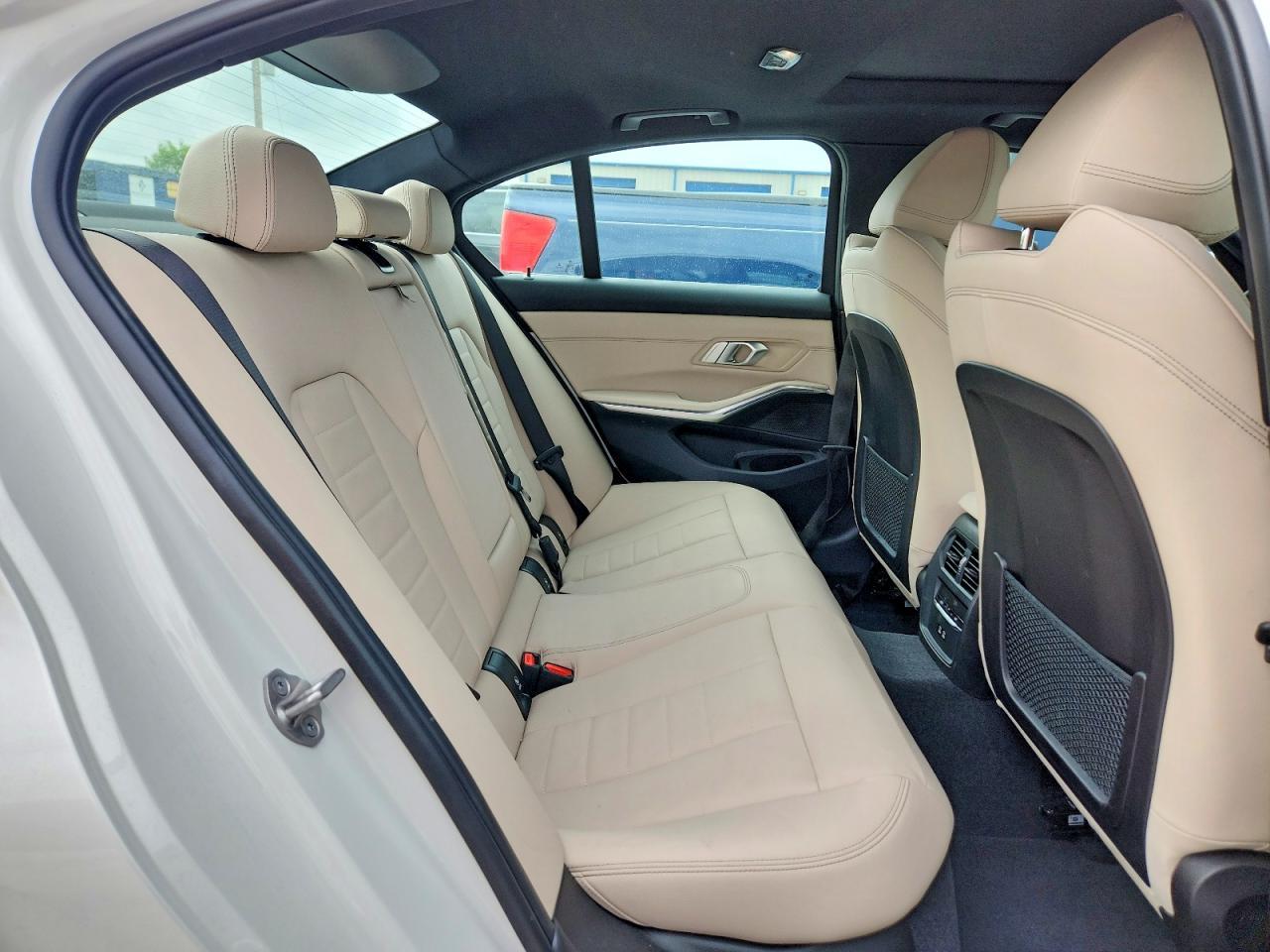 2022 BMW 330I - zdjęcie 10