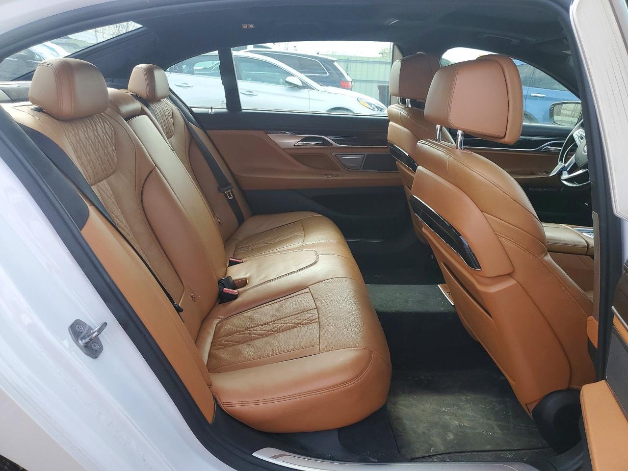 2016 BMW 750 Xi - zdjęcie 10