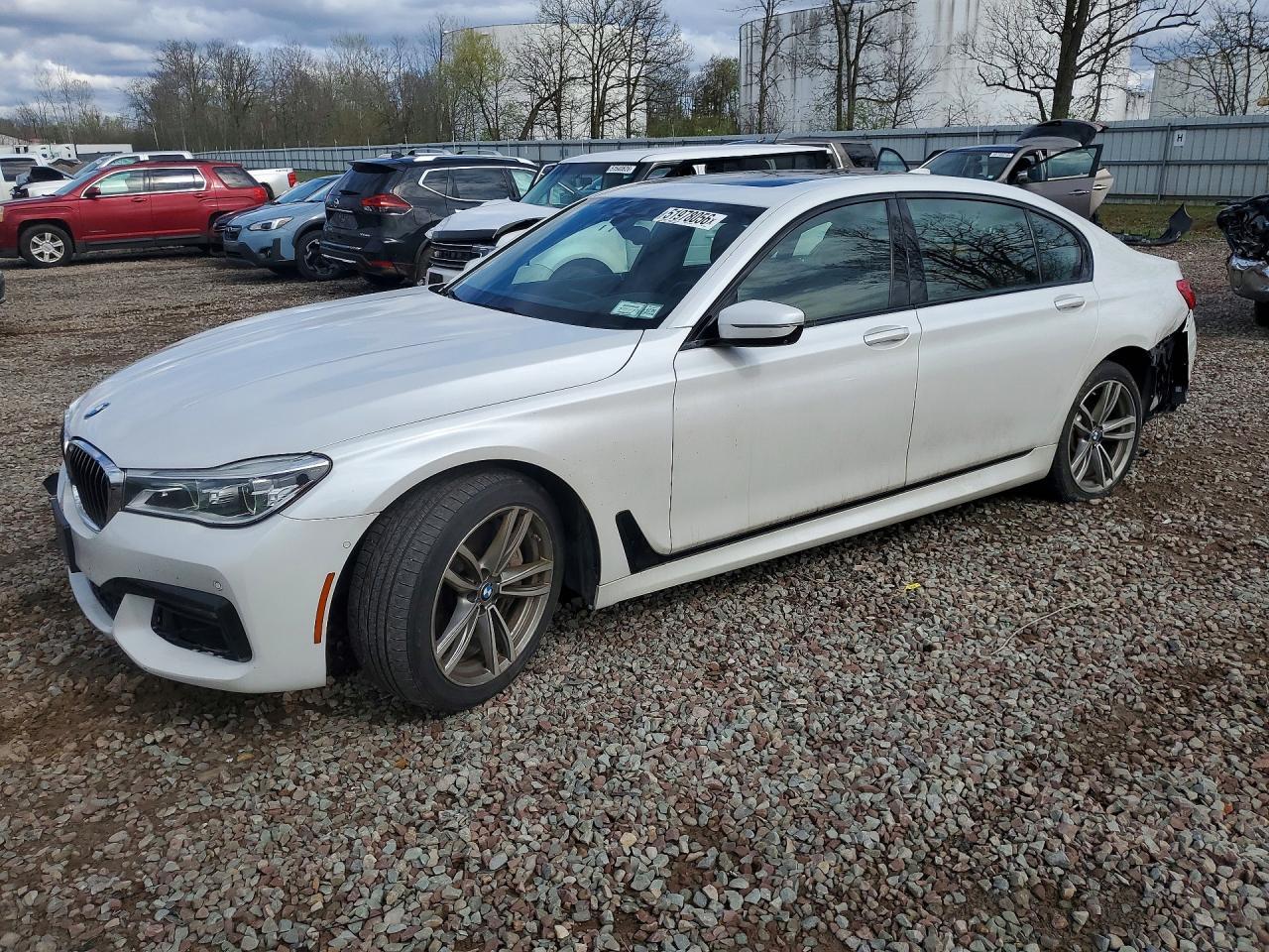 2016 BMW 750 Xi - zdjęcie główne