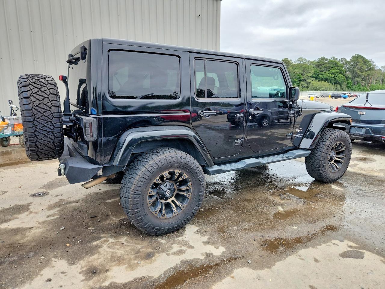 2016 Jeep Wrangler Unlimited Sahara - zdjęcie 3