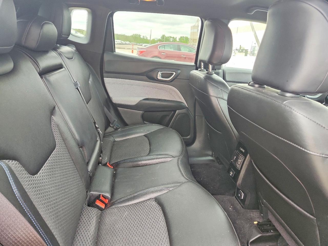 2024 Jeep Compass Latitude - zdjęcie 11