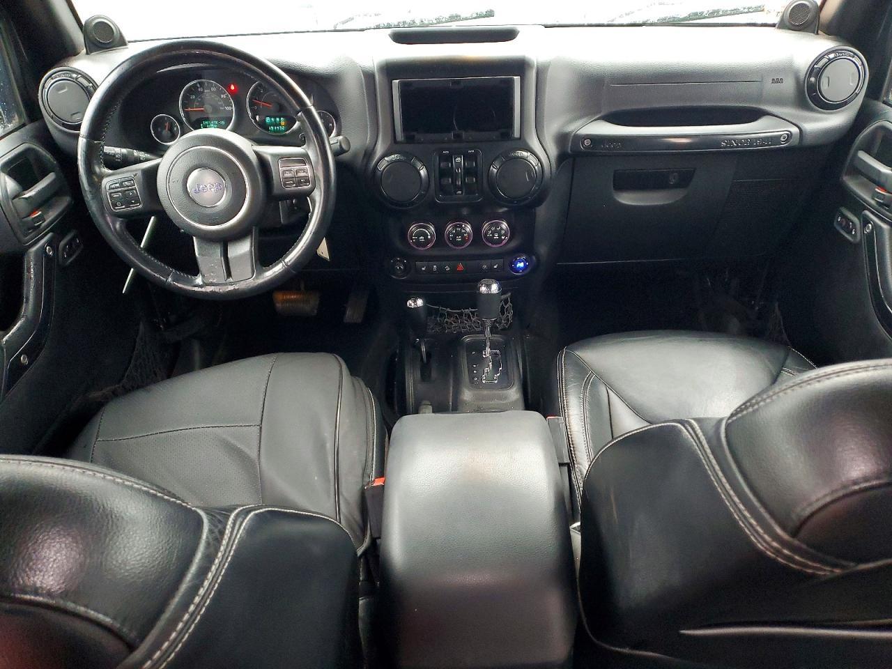 2014 Jeep Wrangler Unlimited Sahara - zdjęcie 8