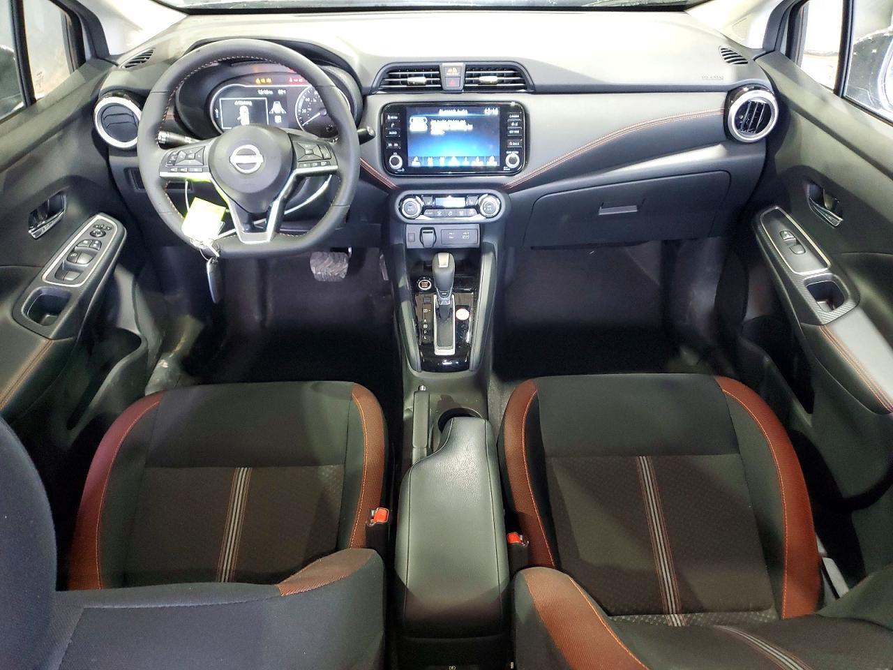 2025 Nissan Versa Sr - zdjęcie 8