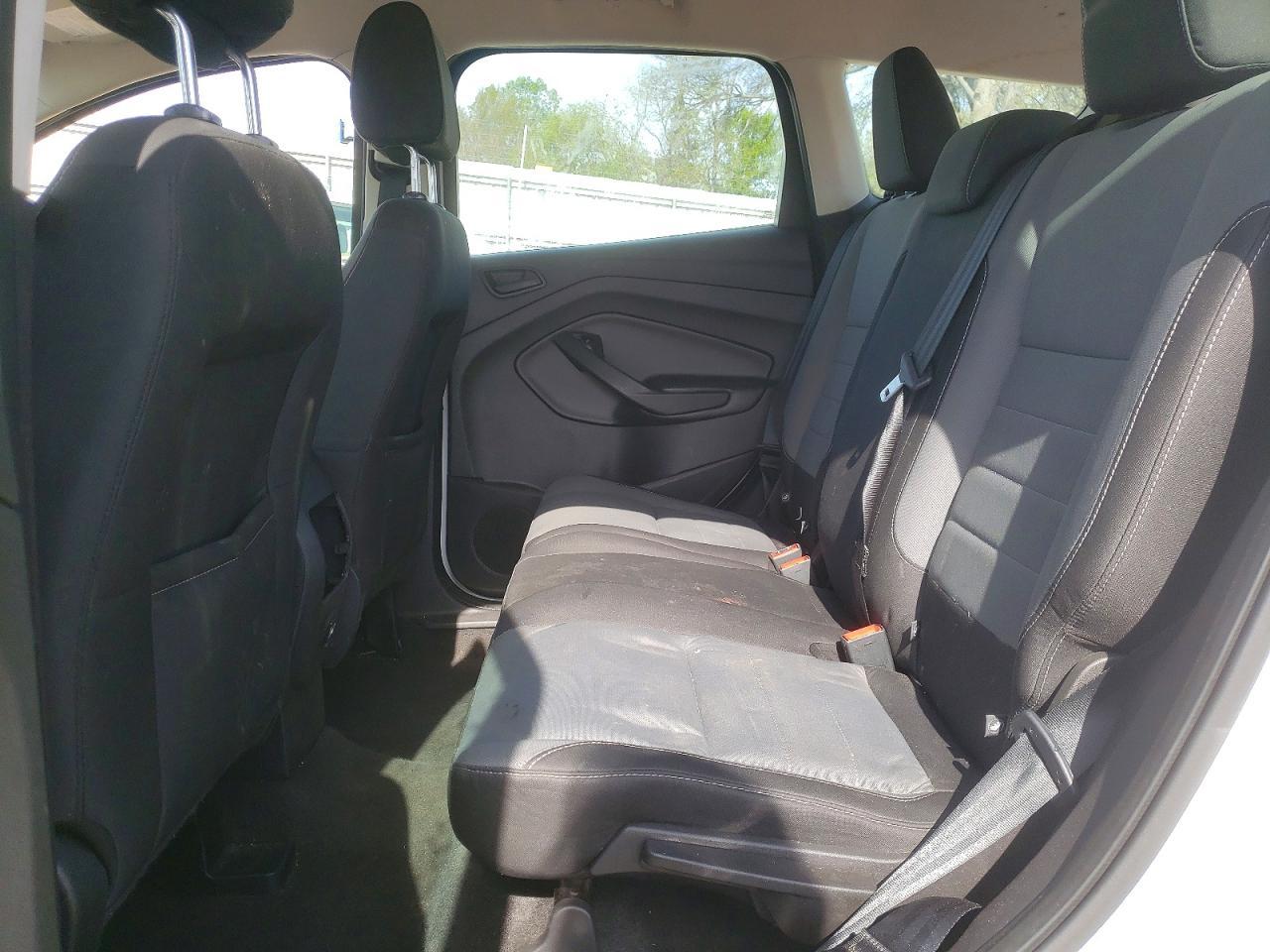 2017 Ford Escape S - zdjęcie 11