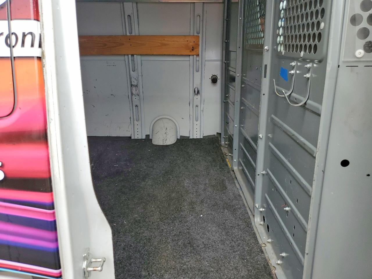 2014 Chevrolet Express G2500 Utility / Service Van - zdjęcie 11