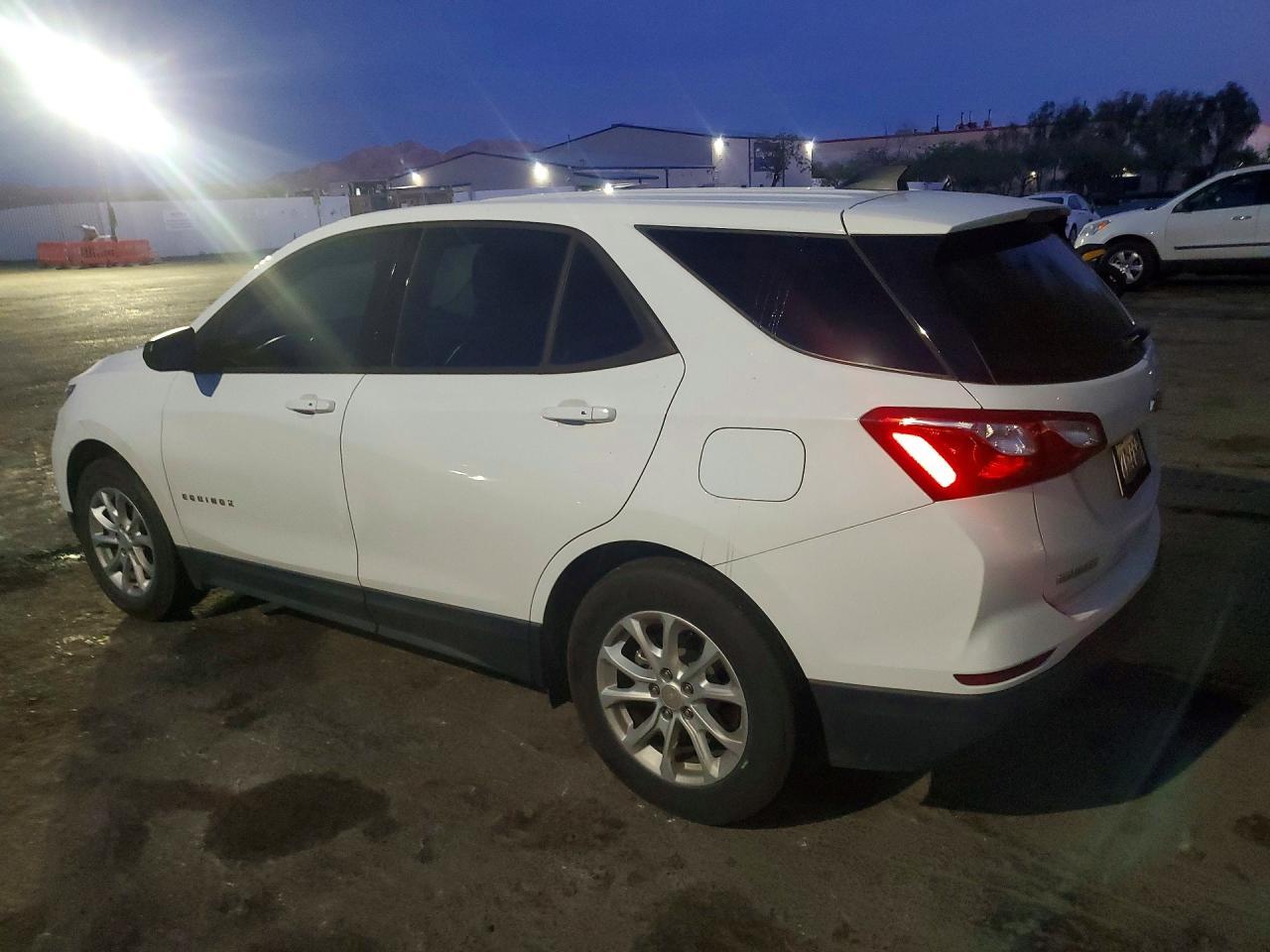 2019 Chevrolet Equinox Ls - zdjęcie 2