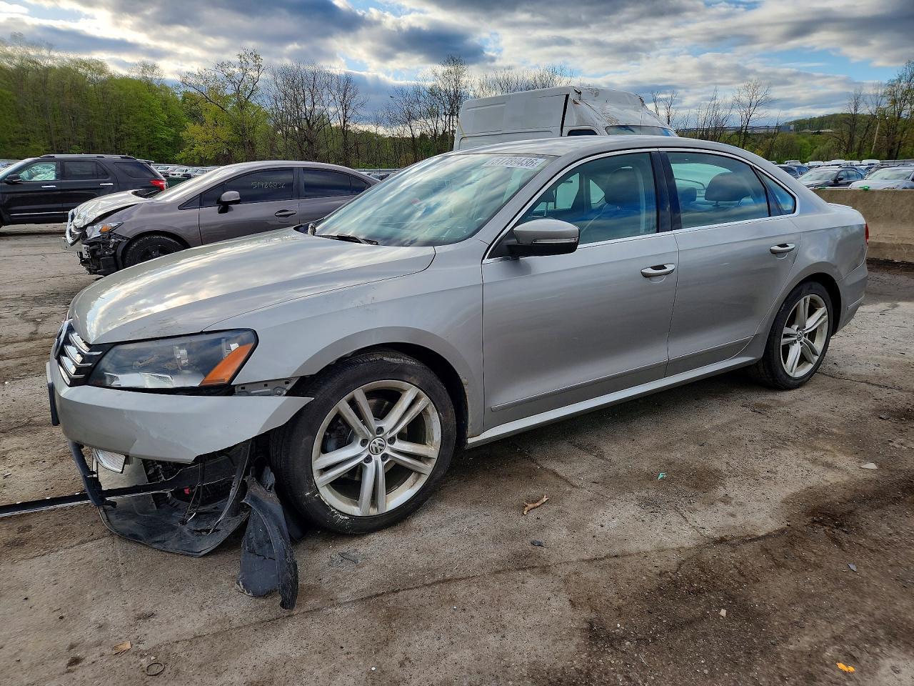 2013 Volkswagen Passat Sel - zdjęcie główne