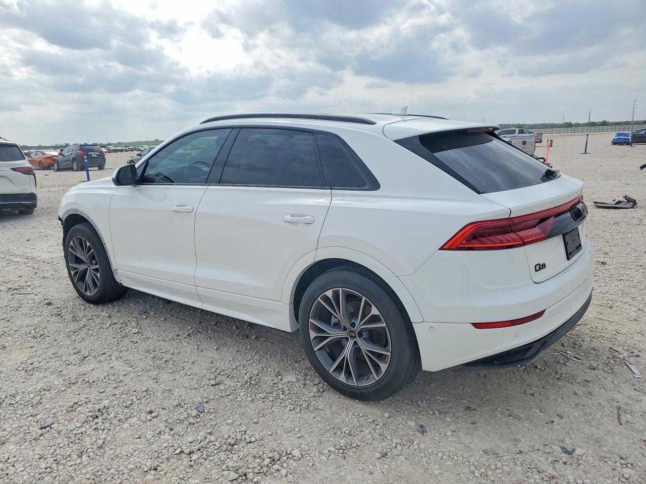 2023 Audi Q8 Premium - zdjęcie 2