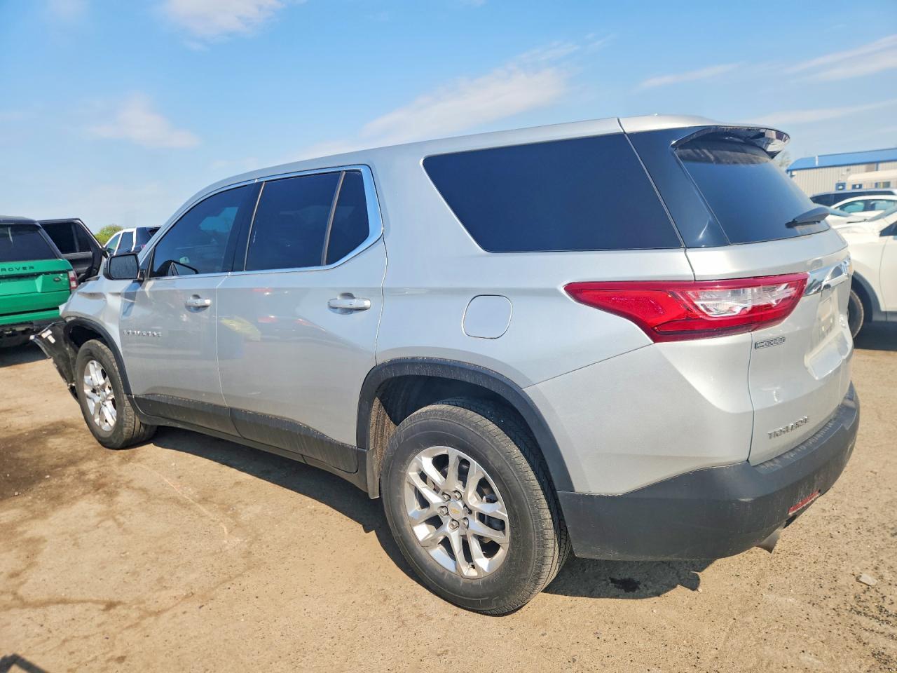 2021 Chevrolet Traverse Ls - zdjęcie 2