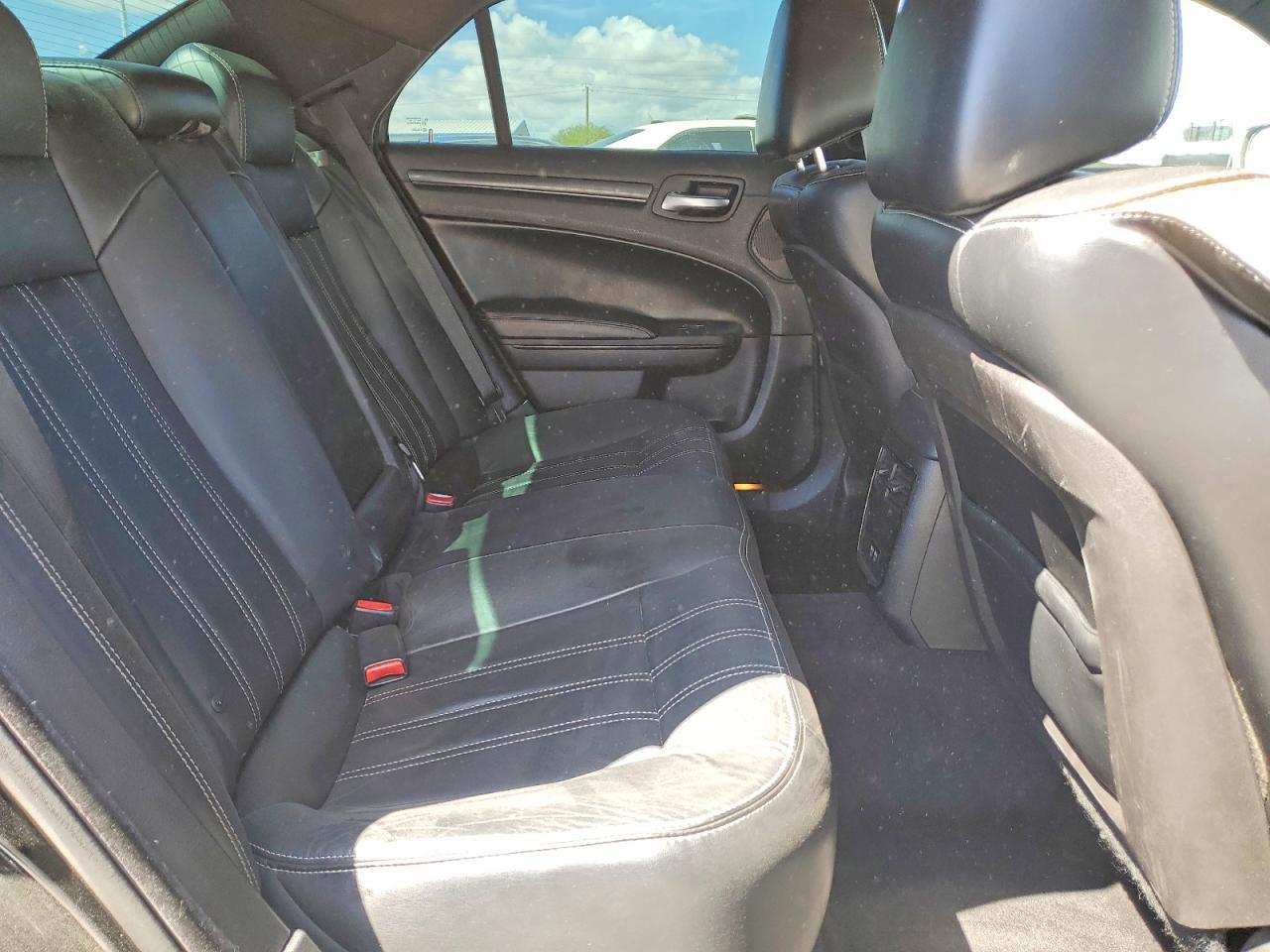 2015 Chrysler 300 S - zdjęcie 10