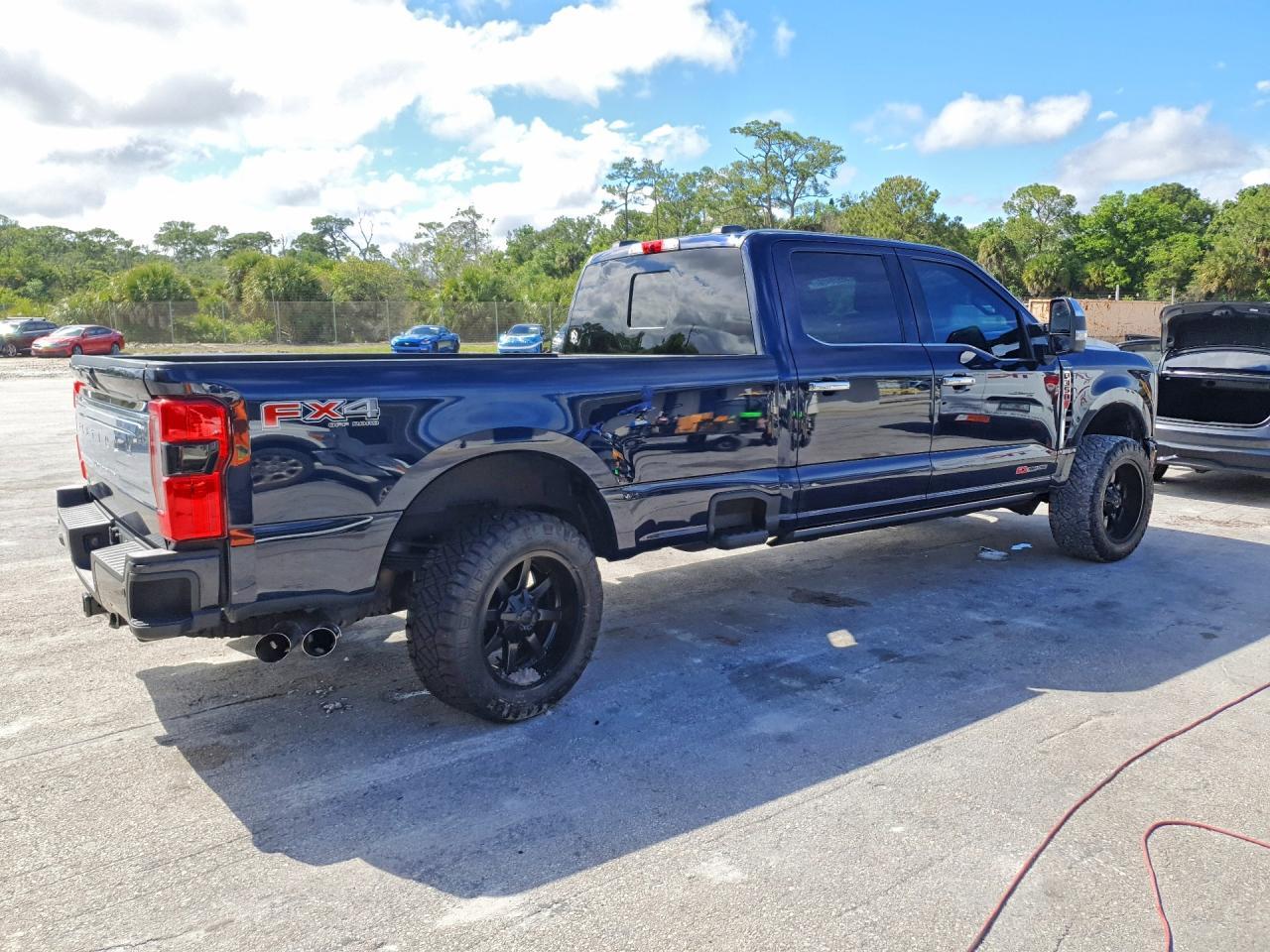 2023 Ford F350 Super Duty - zdjęcie 3