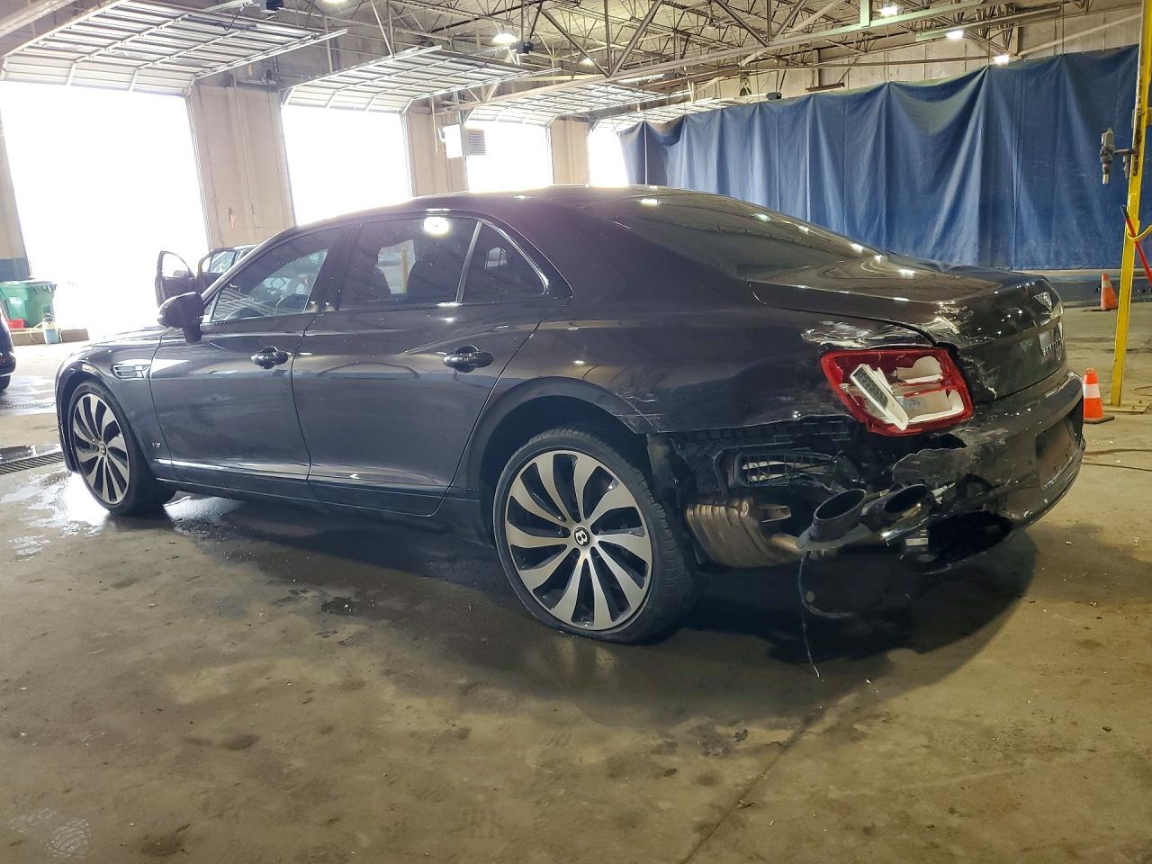 2022 Bentley Flying Spur - zdjęcie 2