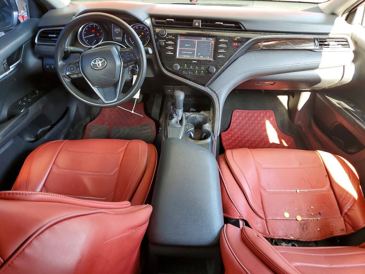 2020 Toyota Camry Le - zdjęcie 8