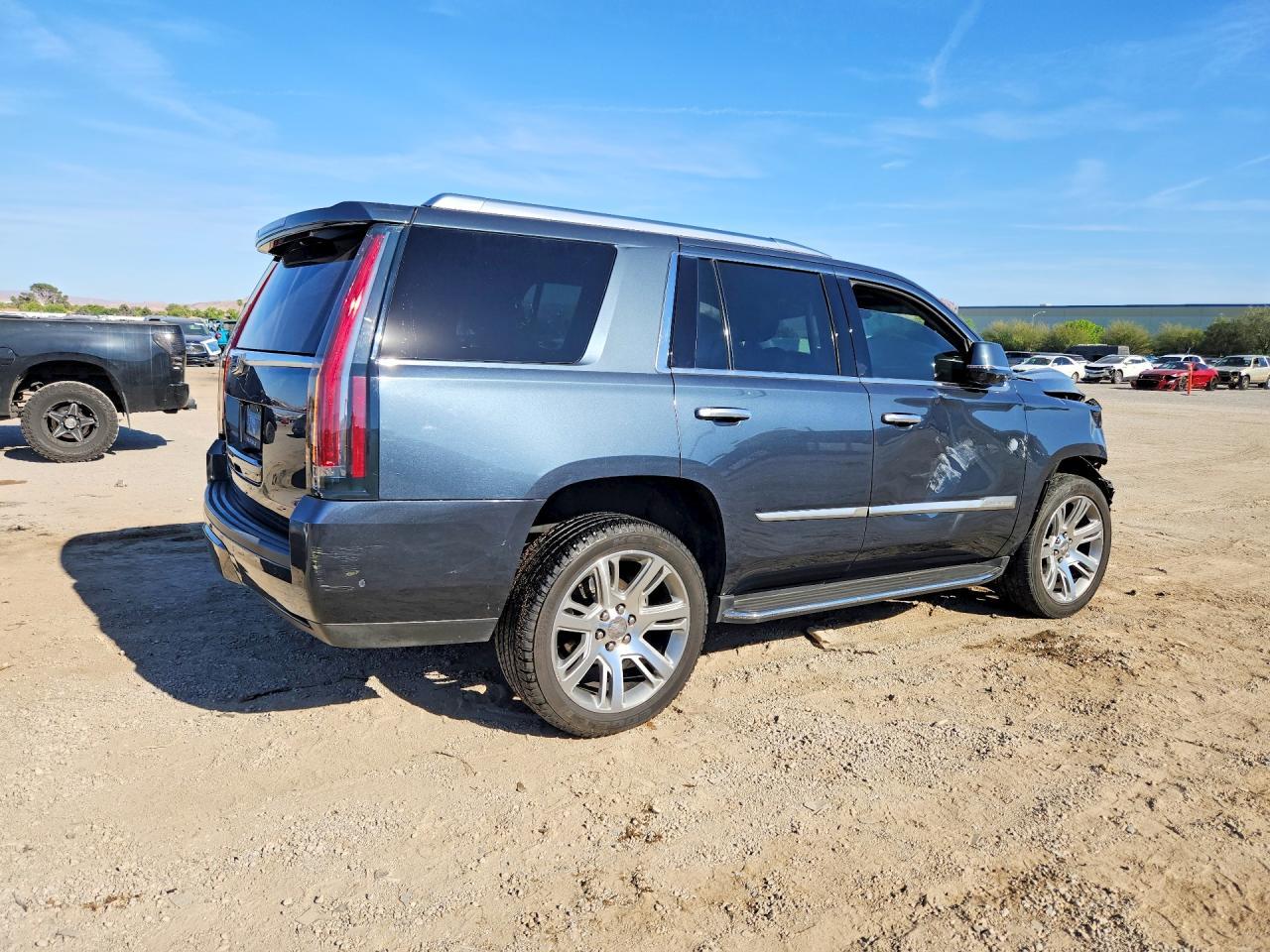 2019 Cadillac Escalade Luxury - zdjęcie 3