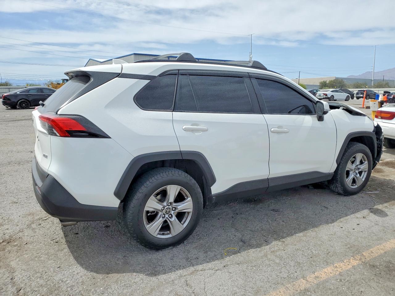 2020 Toyota Rav4 Xle - zdjęcie 3