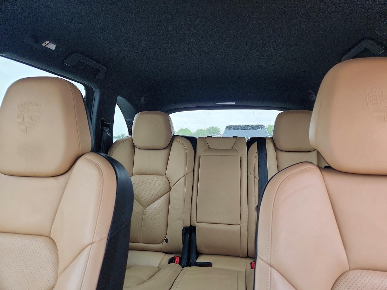 2016 Porsche Cayenne - zdjęcie 10
