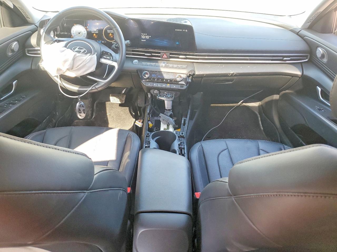 2024 Hyundai Elantra Luxury - zdjęcie 8