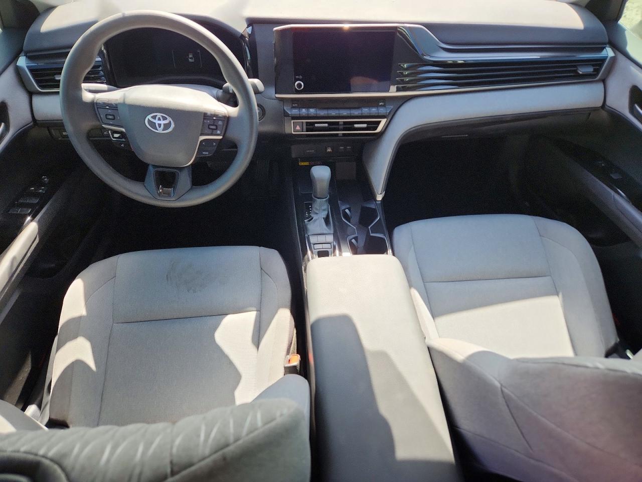 2025 Toyota Camry Le - zdjęcie 8