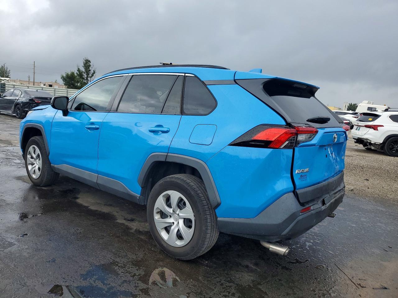 2020 Toyota Rav4 Le - zdjęcie 2