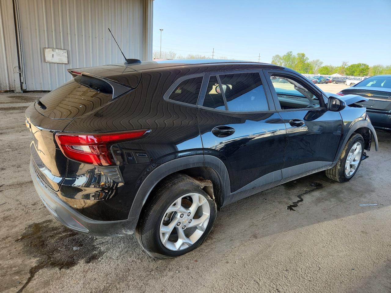 2025 Chevrolet Trax Ls - zdjęcie 3