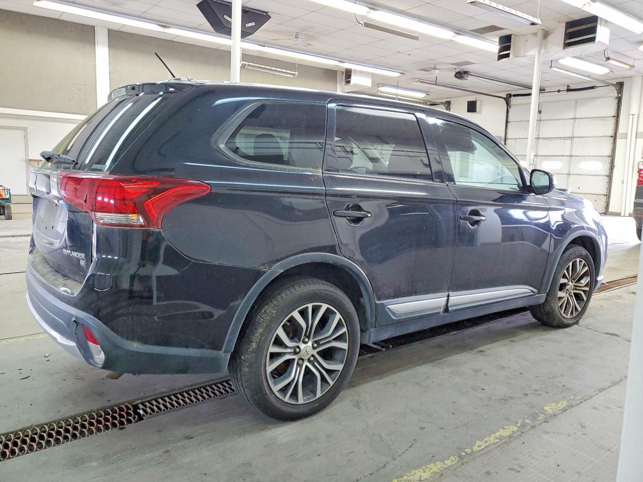 2016 Mitsubishi Outlander Se - zdjęcie 3