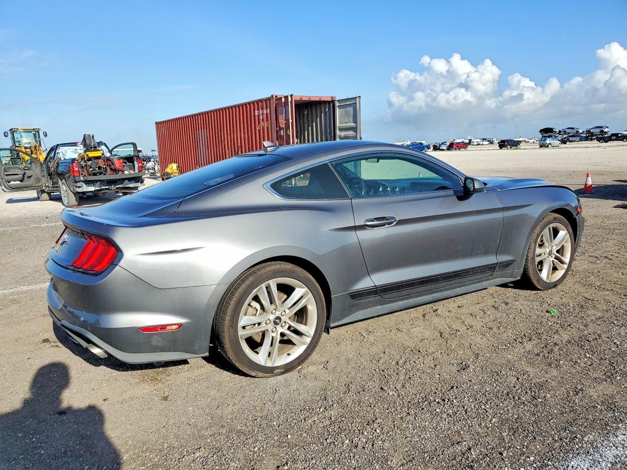 2021 Ford Mustang - zdjęcie 3