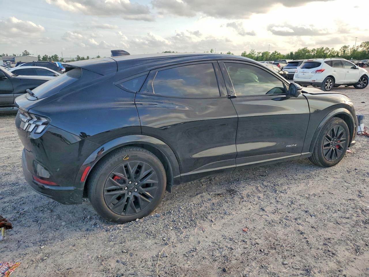 2025 Ford Mustang Mach-E Premium - zdjęcie 3