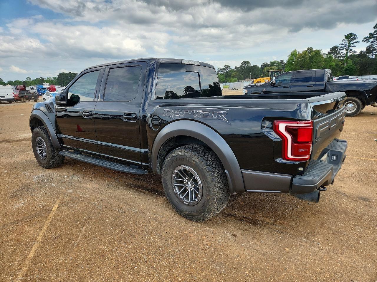 2019 Ford F150 Raptor - zdjęcie 2