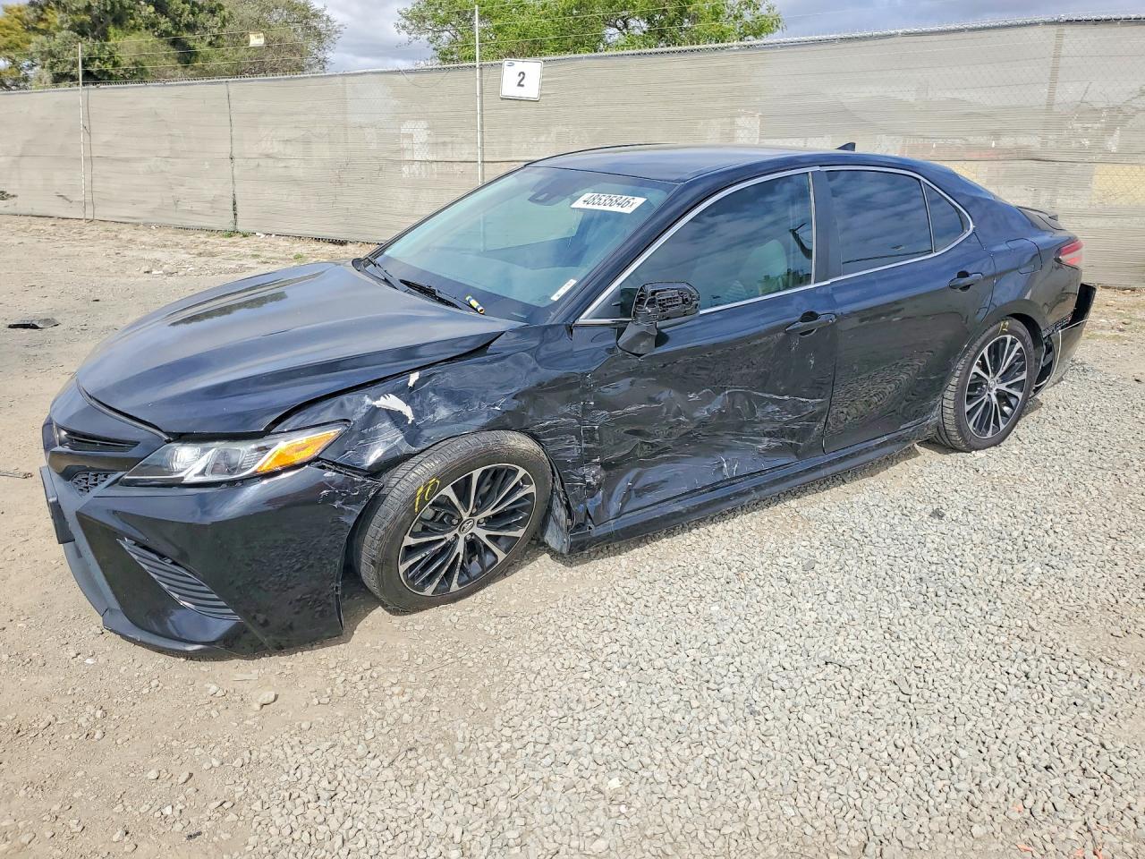 2019 Toyota Camry Se - zdjęcie główne