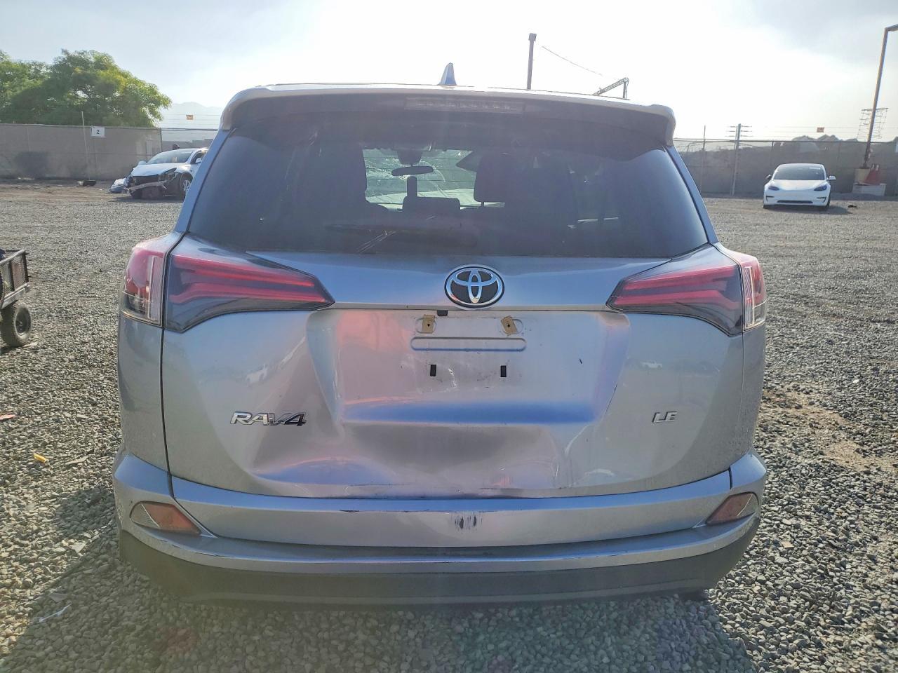 2018 Toyota Rav4 Le - zdjęcie 7