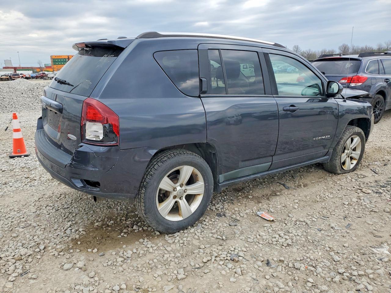 2015 Jeep Compass Latitude - zdjęcie 3