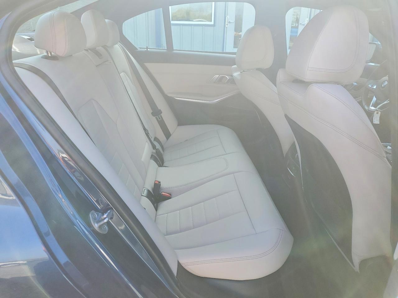 2021 BMW 330Xi - zdjęcie 10