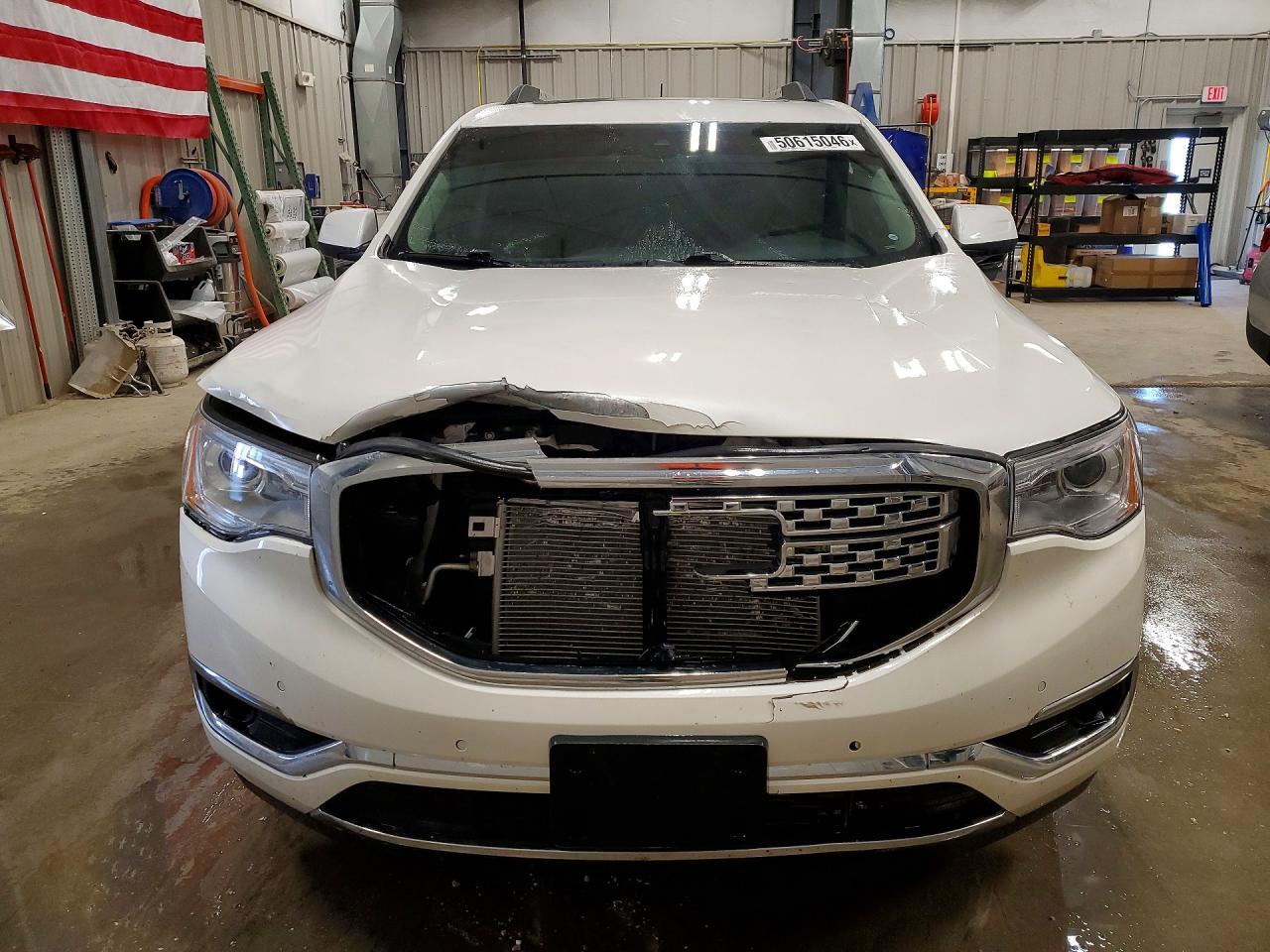 2017 GMC Acadia Denali - zdjęcie 5