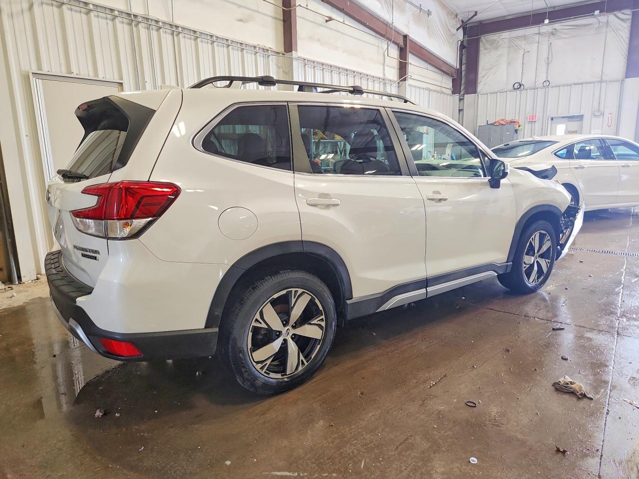 2021 Subaru Forester Touring - zdjęcie 3
