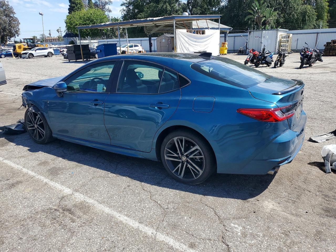 2025 Toyota Camry Xse - zdjęcie 2