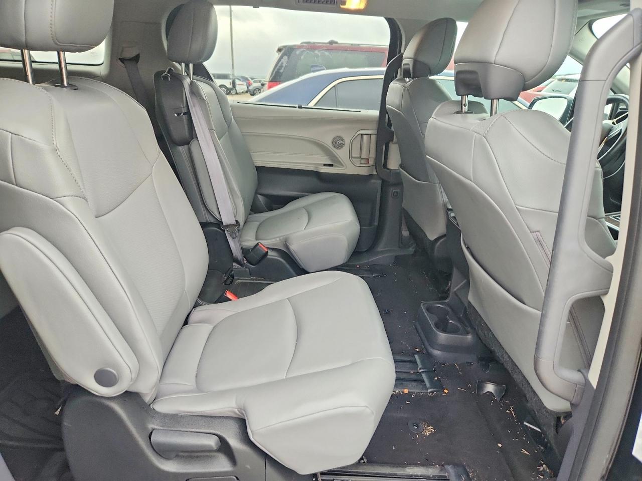 2024 Toyota Sienna Xle - zdjęcie 11