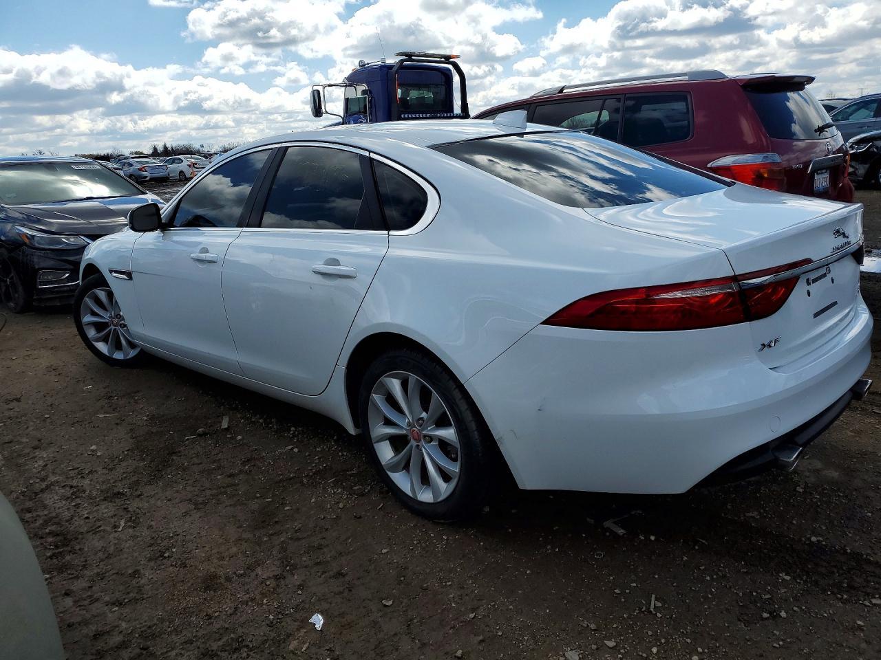 2017 Jaguar Xf - zdjęcie 2