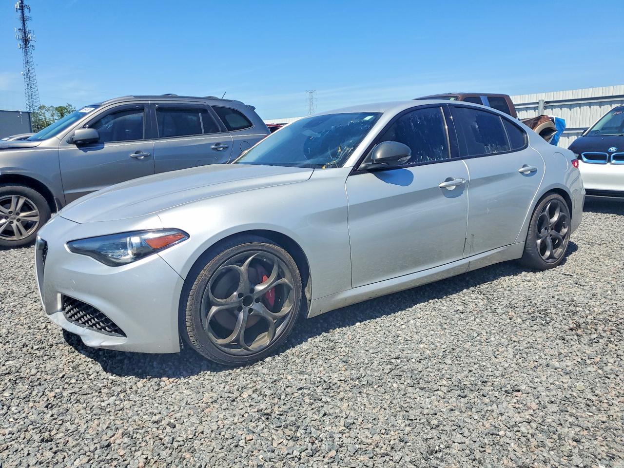 2019 Alfa Romeo Giulia - zdjęcie główne