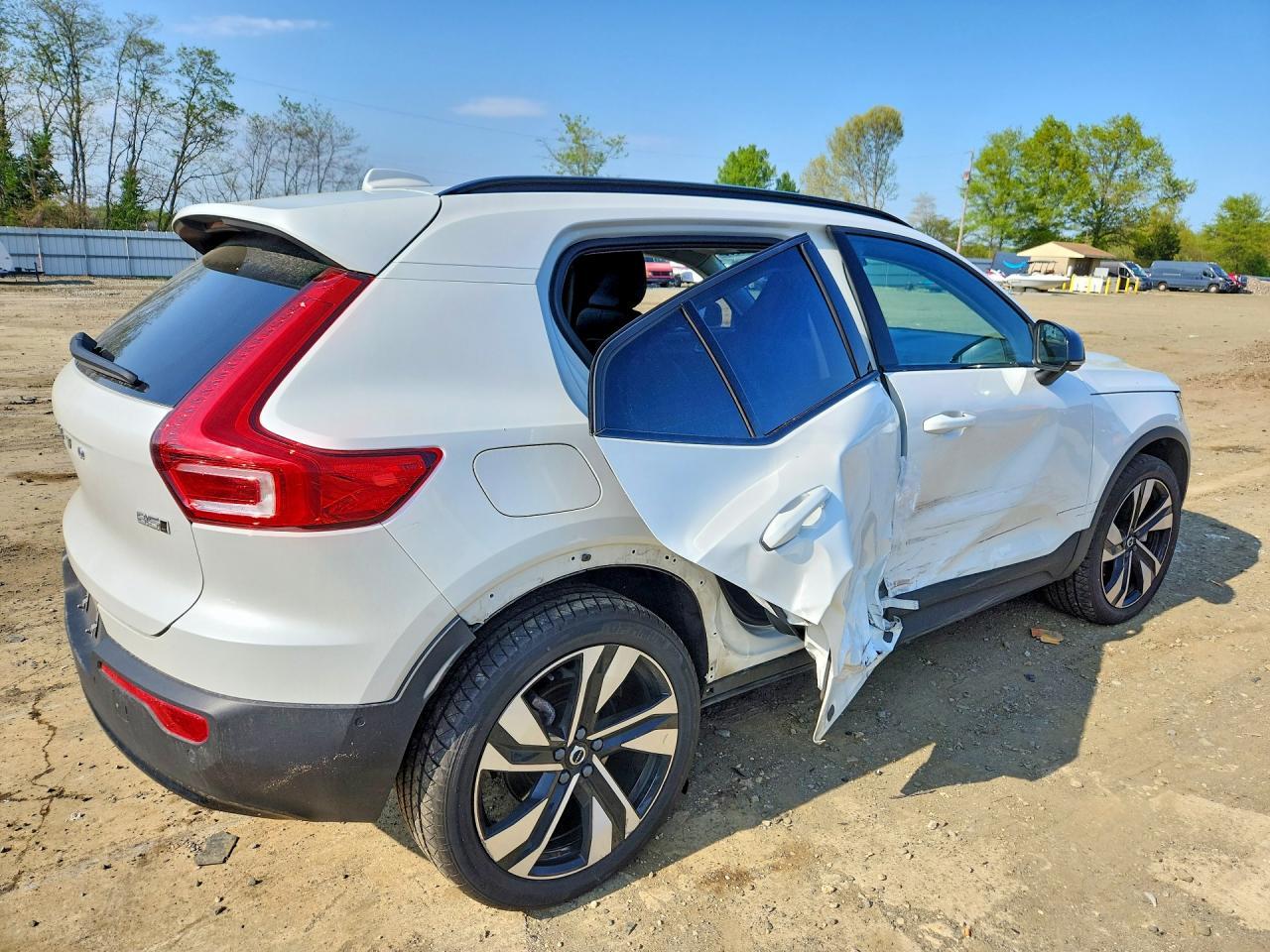 2024 Volvo Xc40 Plus - zdjęcie 3