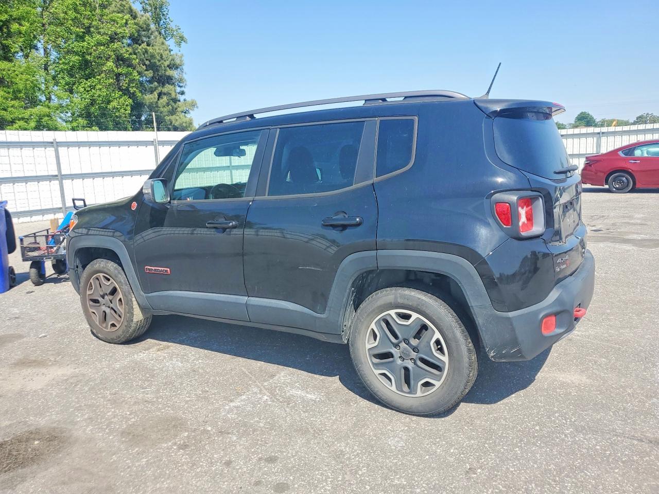 2015 Jeep Renegade Trailhawk - zdjęcie 5