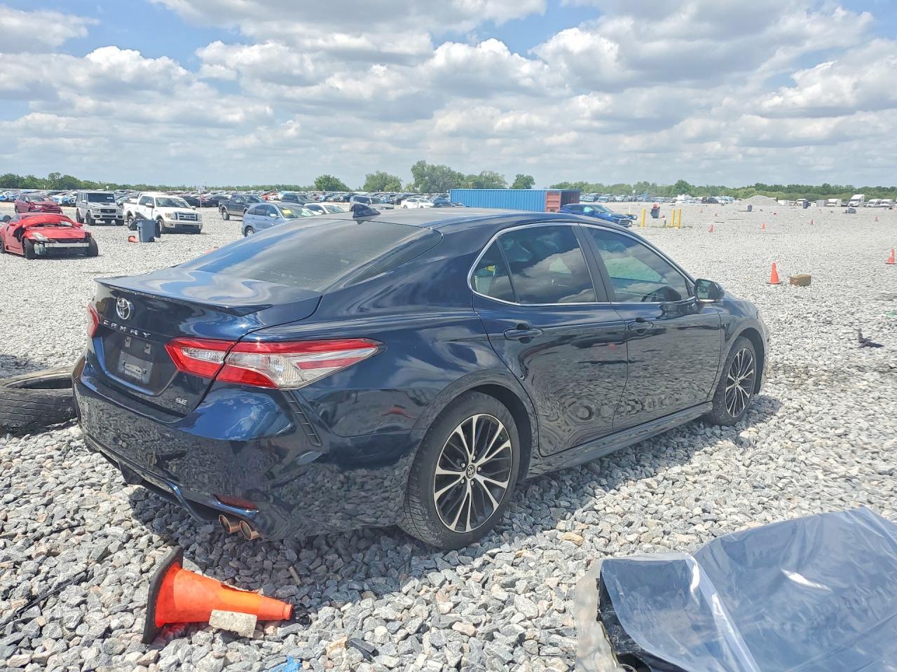 2018 Toyota Camry Se - zdjęcie 3