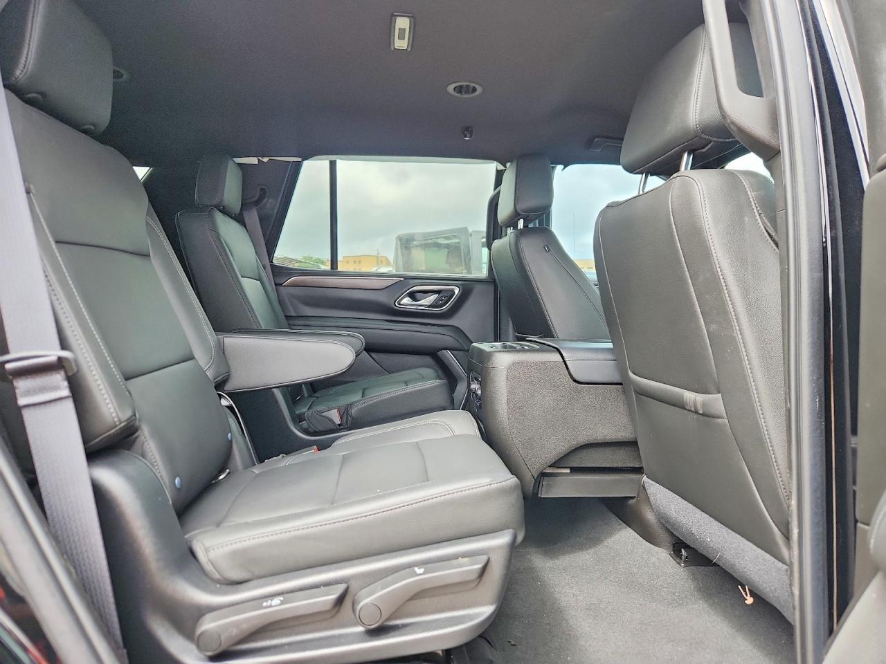 2021 Chevrolet Tahoe K1500 Z71 - zdjęcie 11