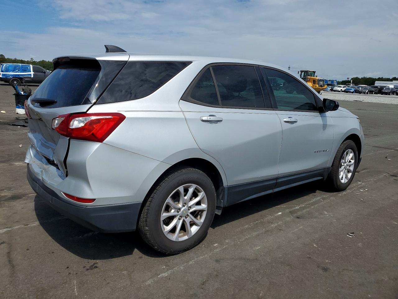 2019 Chevrolet Equinox Ls - zdjęcie 3