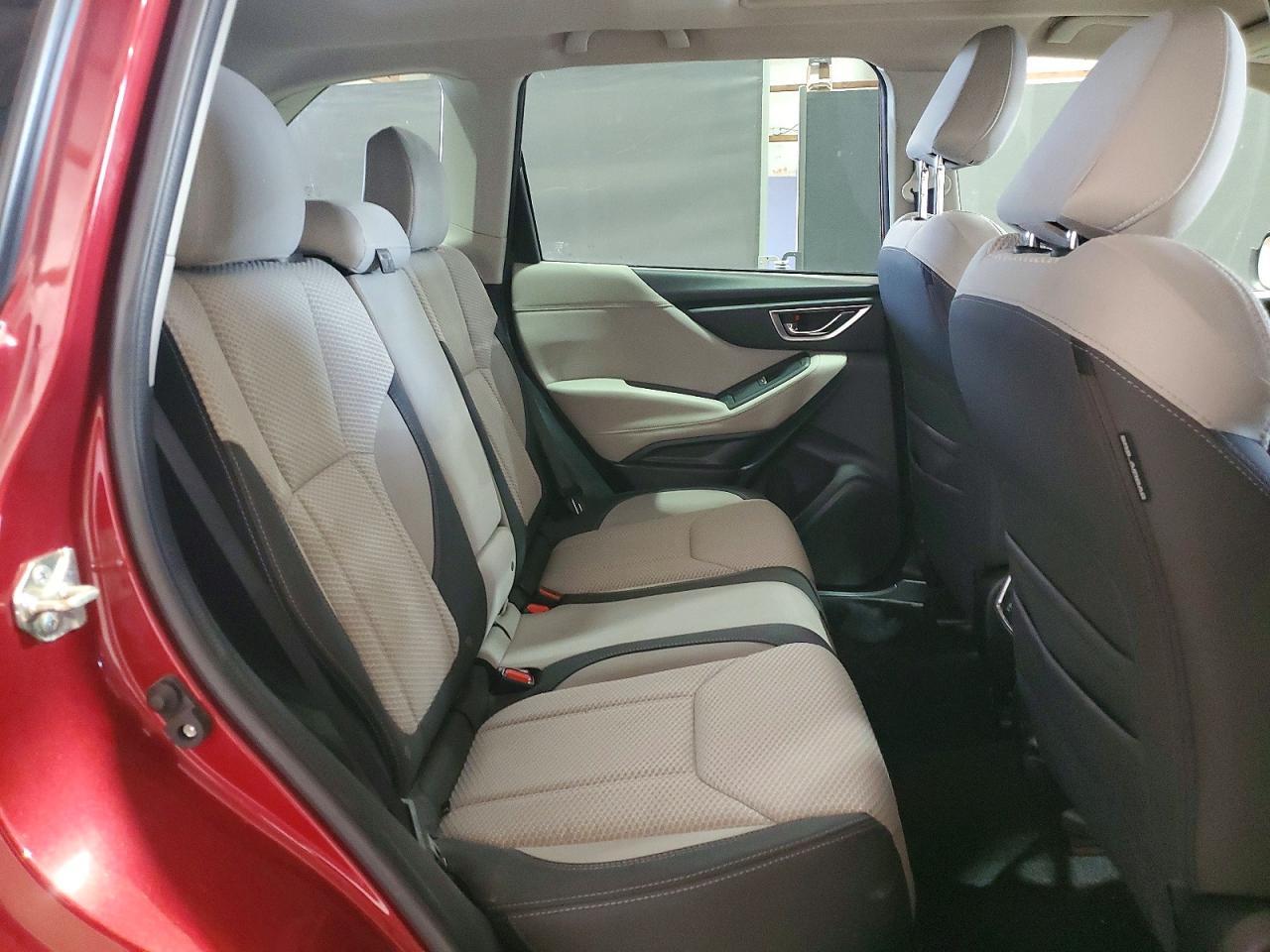 2020 Subaru Forester Premium - zdjęcie 11