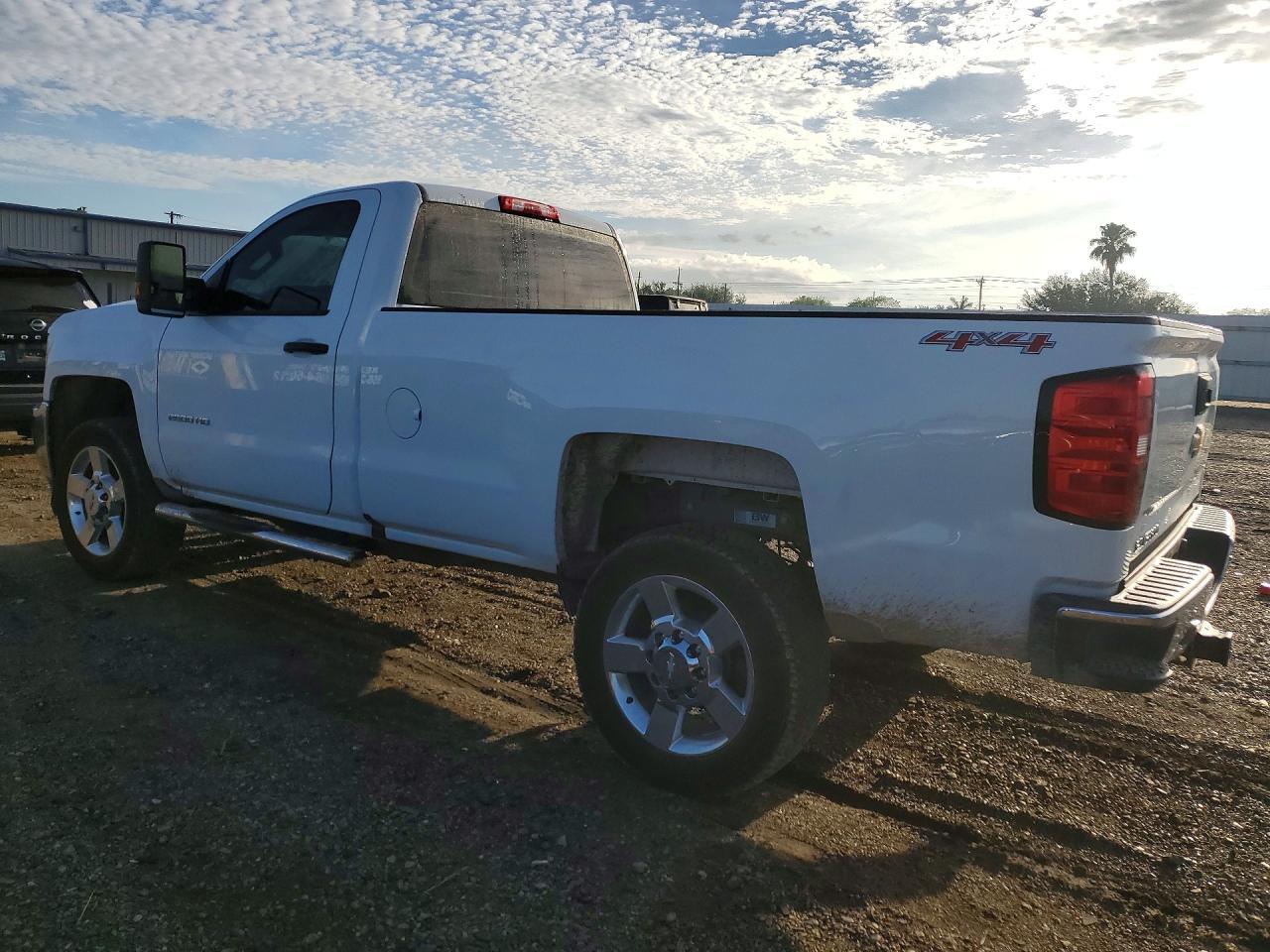 2017 Chevrolet Silverado K2500 Heavy Duty - zdjęcie 2
