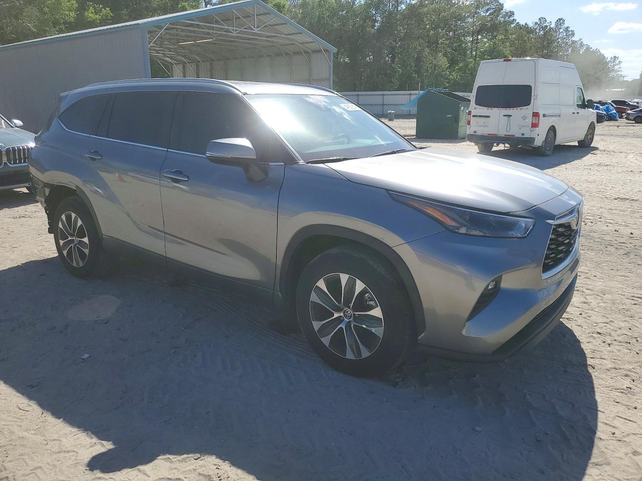2025 Toyota Highlander Xle - zdjęcie 4